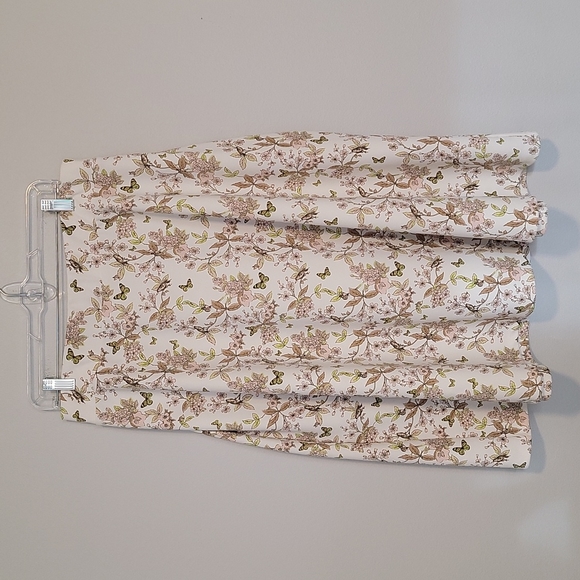 est. 1946 Dresses & Skirts - Est. 1946 Floral Skirt With Birds & Butterflies Size 22/24